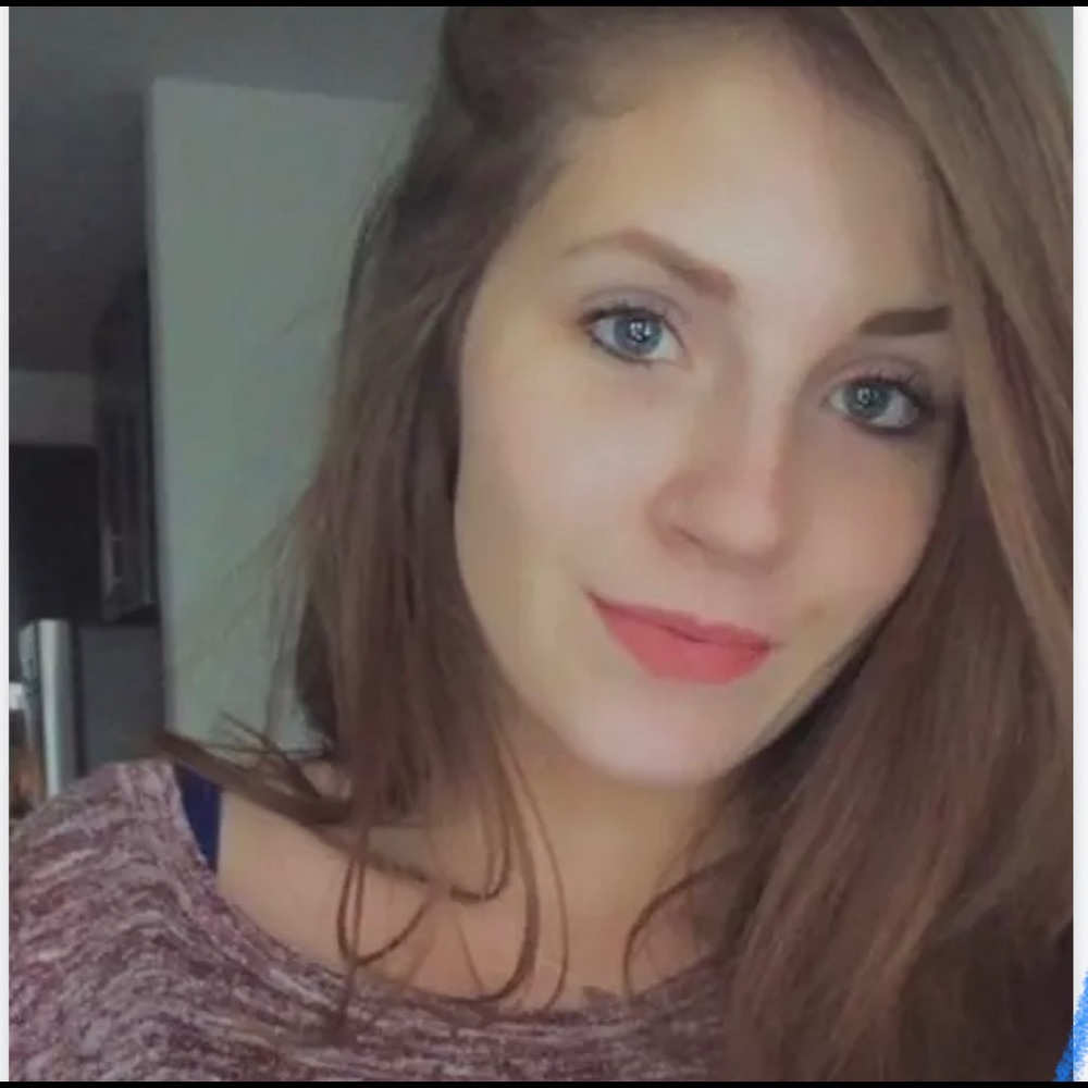 Meet your Posher, Alicia